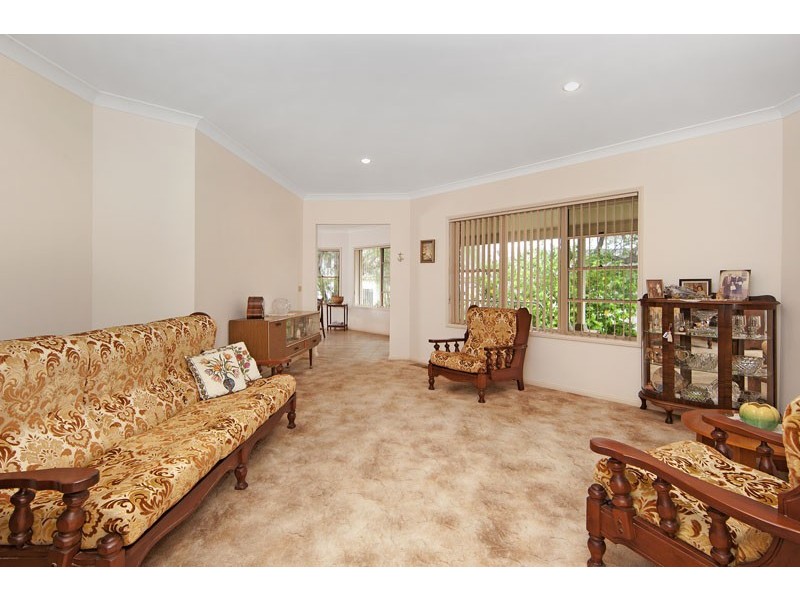 33 Bateau Bay Road, Bateau Bay NSW 2261