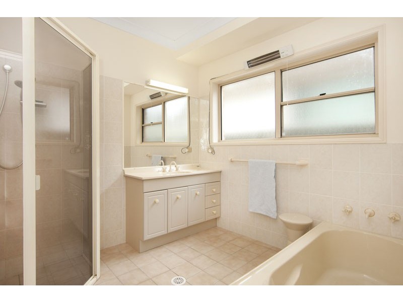 33 Bateau Bay Road, Bateau Bay NSW 2261