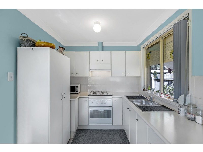 10 Macintyre Street, Bateau Bay NSW 2261