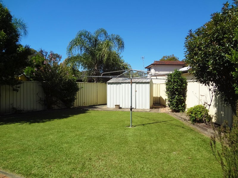 18 Blenheim Avenue, Berkeley Vale NSW 2261