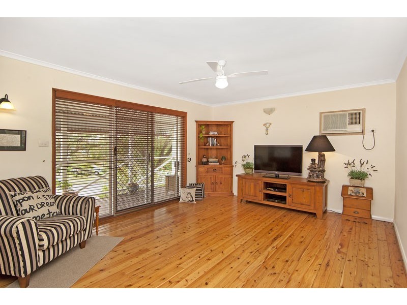 16 Anglers Drive, Bateau Bay NSW 2261