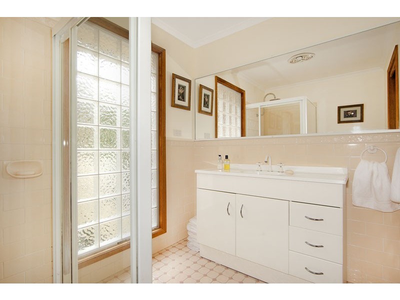 16 Anglers Drive, Bateau Bay NSW 2261