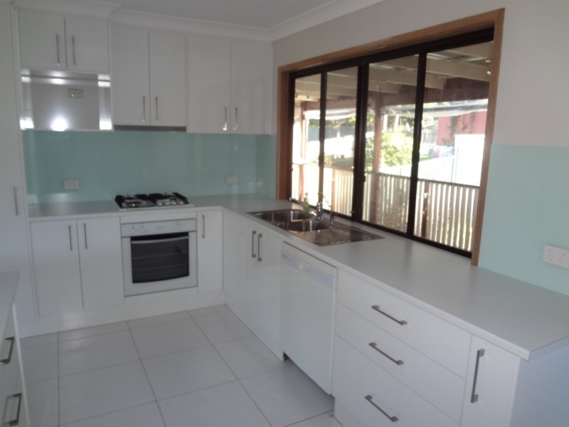 9 Shannon Parade, Berkeley Vale NSW 2261