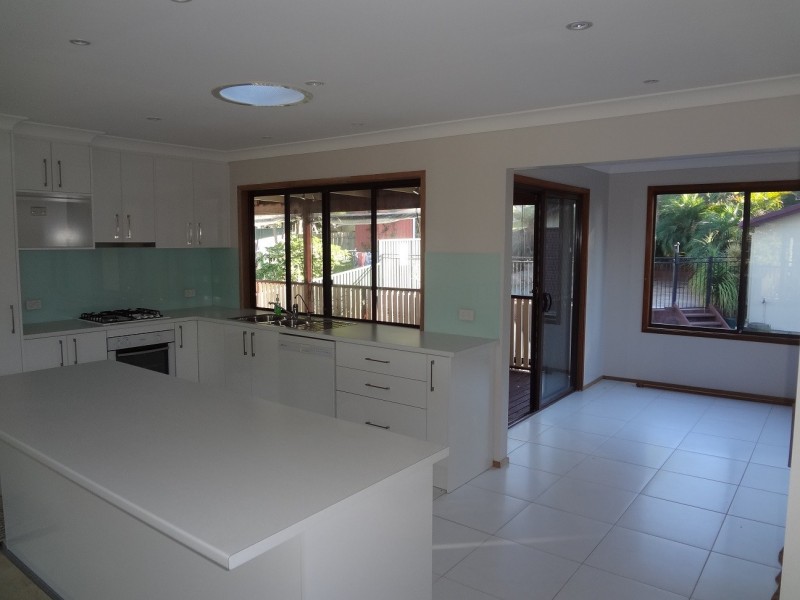 9 Shannon Parade, Berkeley Vale NSW 2261