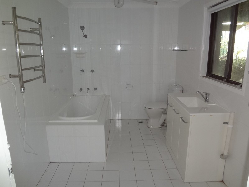 9 Shannon Parade, Berkeley Vale NSW 2261