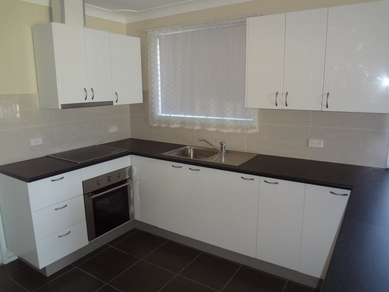 31 Albatross Road, Berkeley Vale NSW 2261