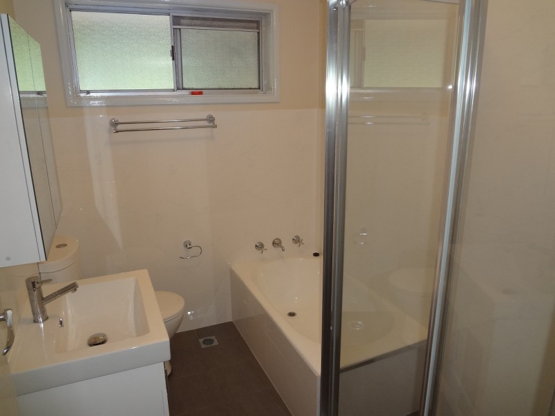 31 Albatross Road, Berkeley Vale NSW 2261