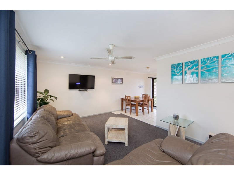 2 Adrian Close, Bateau Bay NSW 2261