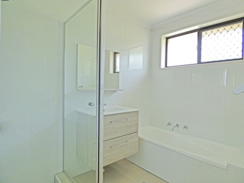 2 Adrian Close, Bateau Bay NSW 2261