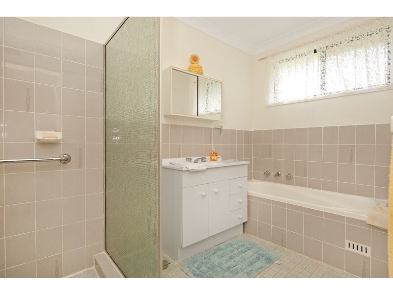 4 Debra Anne Drive, Bateau Bay NSW 2261