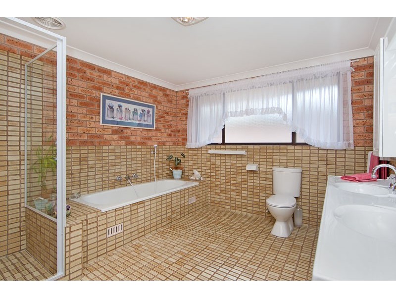16 Wordsworth Avenue, Bateau Bay NSW 2261