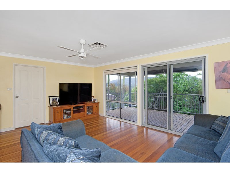8 Noorong Avenue, Forresters Beach NSW 2260