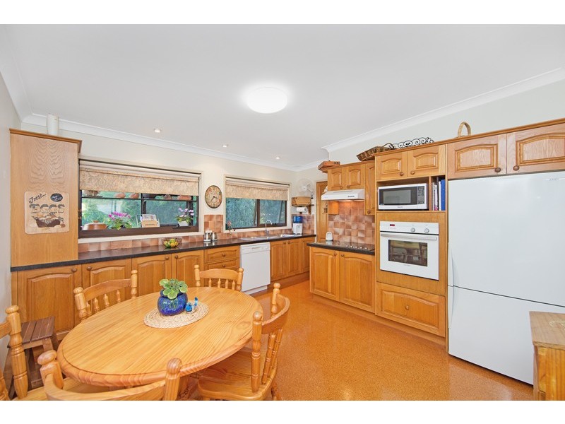 6 Jonathon Close, Bateau Bay NSW 2261