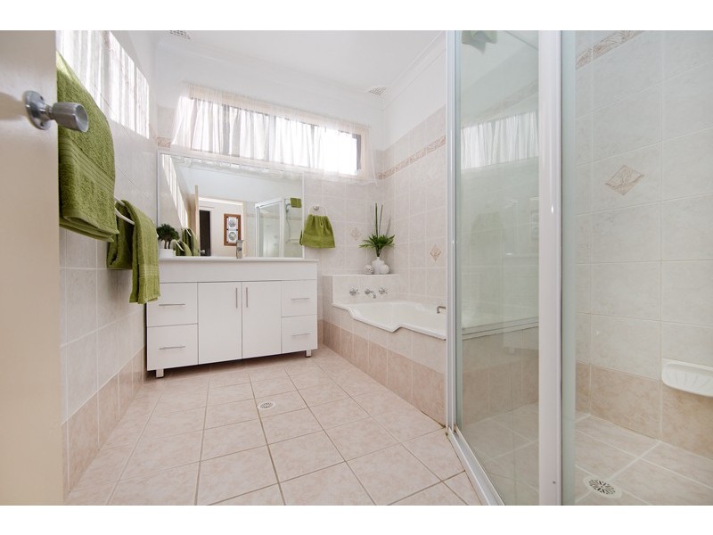6 Jonathon Close, Bateau Bay NSW 2261