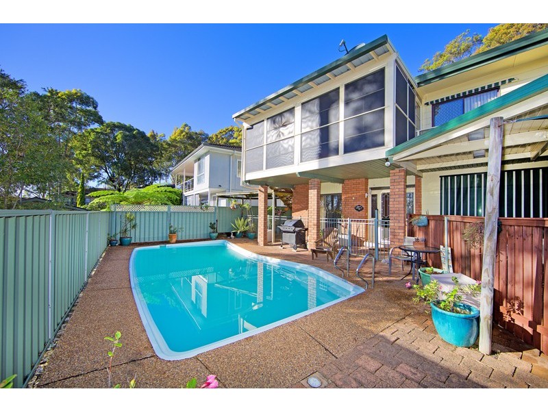 6 Jonathon Close, Bateau Bay NSW 2261