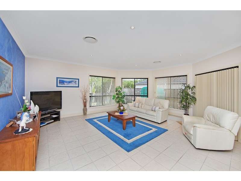 53 Sir Joseph Banks Drive, Bateau Bay NSW 2261
