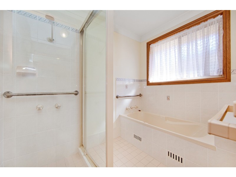 37 Sir Joseph Banks Drive, Bateau Bay NSW 2261