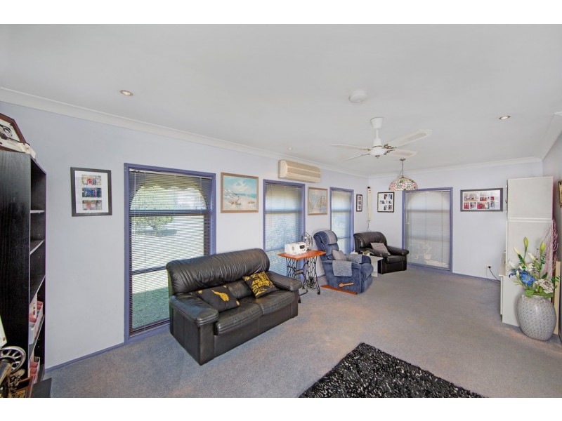 2 Ruth Place, Bateau Bay NSW 2261