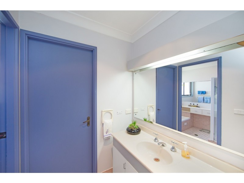 2 Ruth Place, Bateau Bay NSW 2261