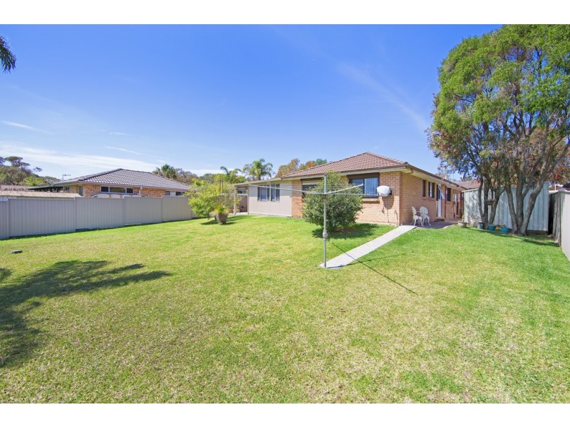 2 Ruth Place, Bateau Bay NSW 2261