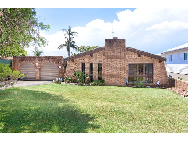 15 Curzon Avenue, Bateau Bay NSW 2261