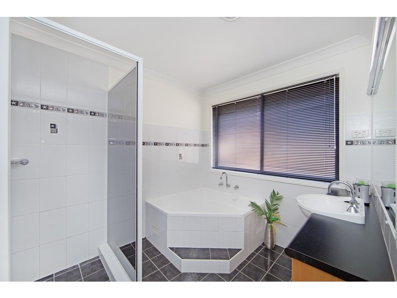 65 Sir Joseph Banks Drive, Bateau Bay NSW 2261