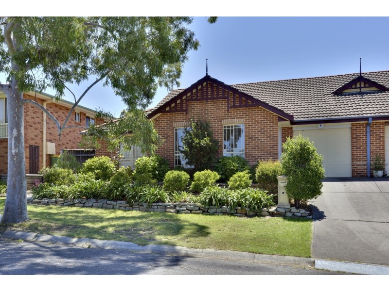 2/1 Robert Place, Bateau Bay NSW 2261