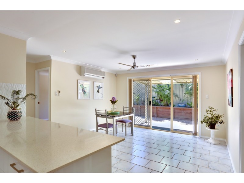 2/1 Robert Place, Bateau Bay NSW 2261