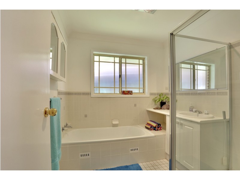 2/1 Robert Place, Bateau Bay NSW 2261