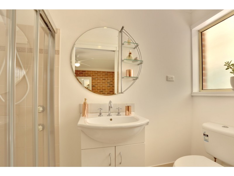 2/1 Robert Place, Bateau Bay NSW 2261