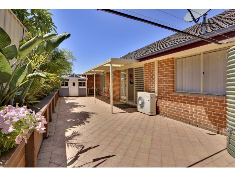 2/1 Robert Place, Bateau Bay NSW 2261
