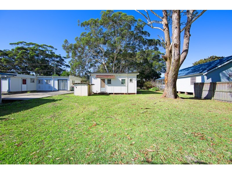 15 Lakin Street, Bateau Bay NSW 2261