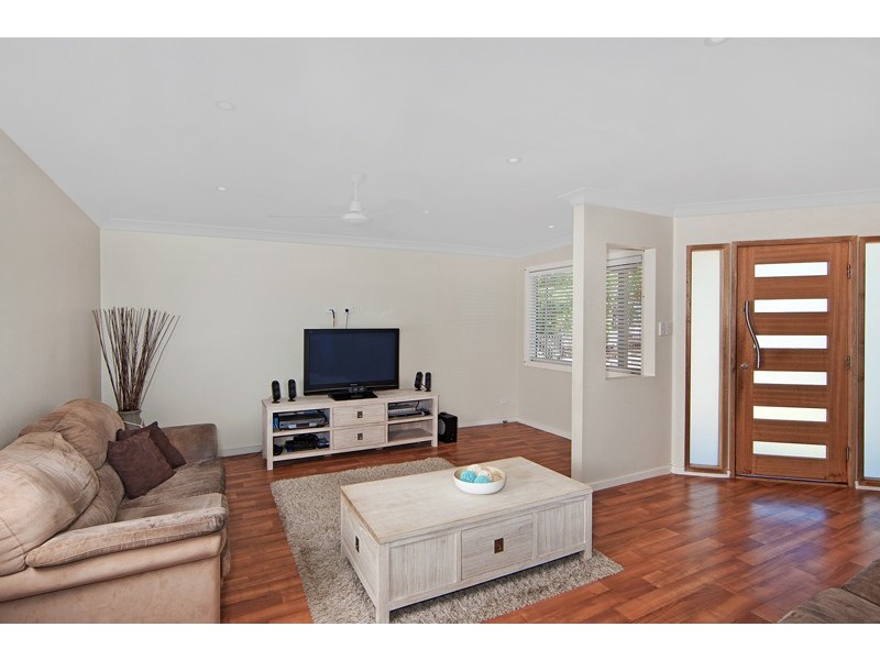 64 Dampier Boulevard, Killarney Vale NSW 2261