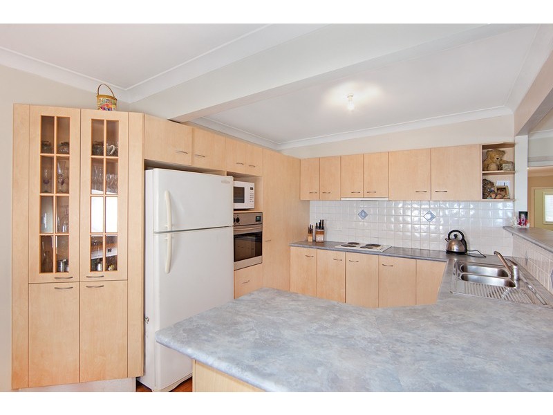 64 Dampier Boulevard, Killarney Vale NSW 2261