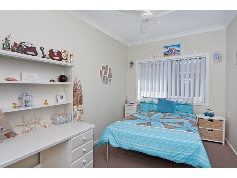 64 Dampier Boulevard, Killarney Vale NSW 2261