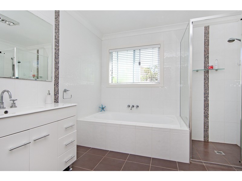 64 Dampier Boulevard, Killarney Vale NSW 2261