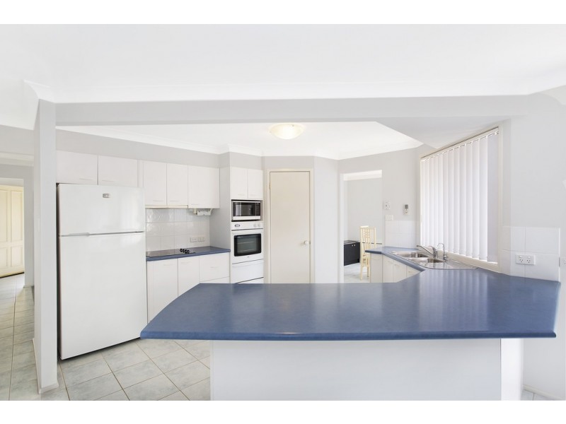 40 Scarborough Place, Bateau Bay NSW 2261