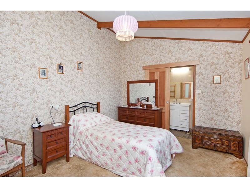 44 Promenade Avenue, Bateau Bay NSW 2261