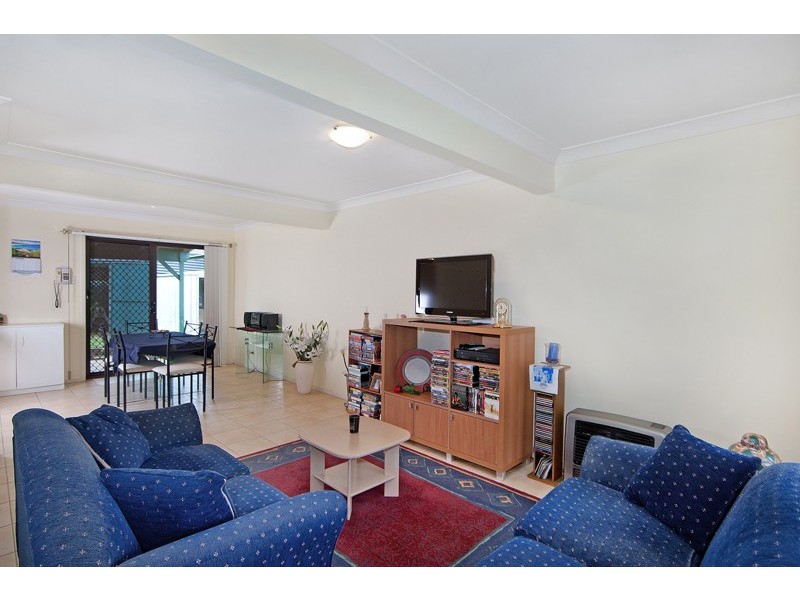 2/38 Debra Anne Drive, Bateau Bay NSW 2261