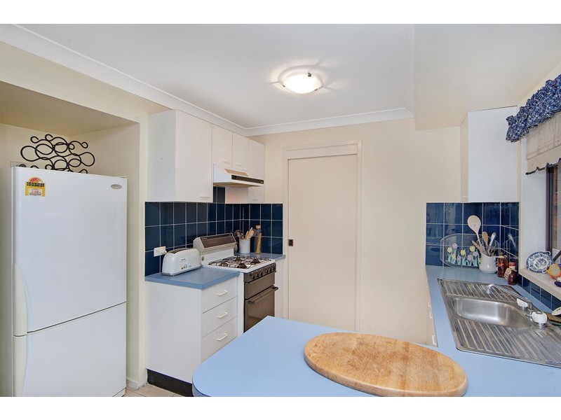 2/38 Debra Anne Drive, Bateau Bay NSW 2261