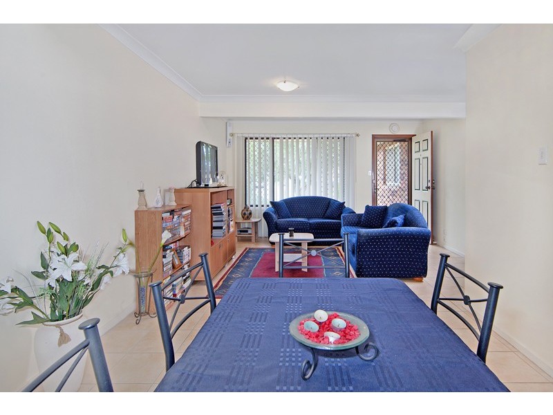 2/38 Debra Anne Drive, Bateau Bay NSW 2261