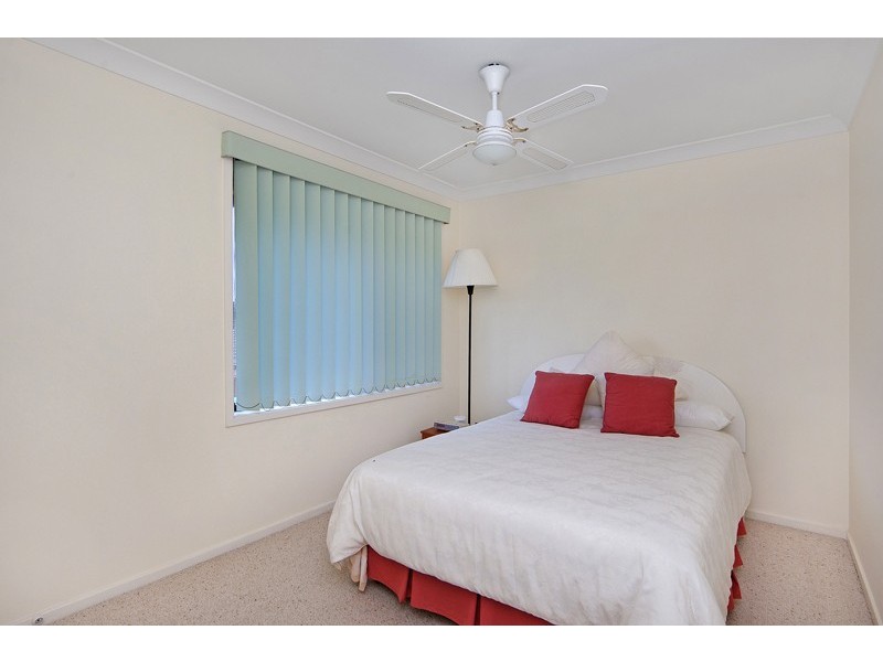 2/38 Debra Anne Drive, Bateau Bay NSW 2261