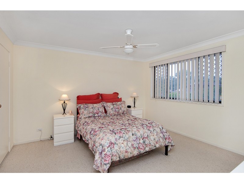 2/38 Debra Anne Drive, Bateau Bay NSW 2261