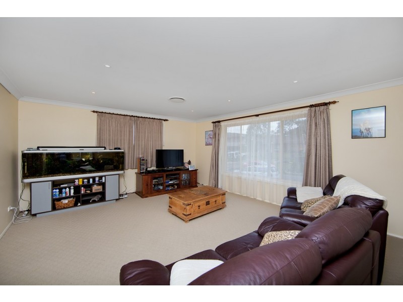 8 Poplars Avenue, Bateau Bay NSW 2261