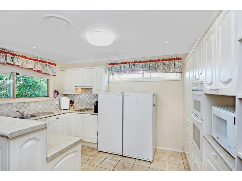 8 Poplars Avenue, Bateau Bay NSW 2261