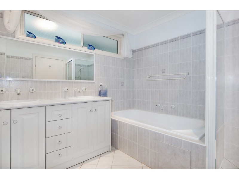 8 Poplars Avenue, Bateau Bay NSW 2261