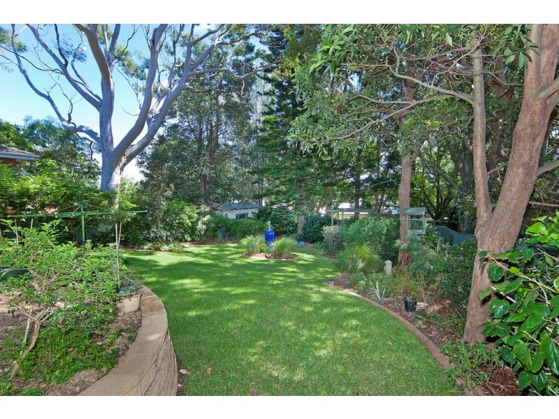 8 Poplars Avenue, Bateau Bay NSW 2261