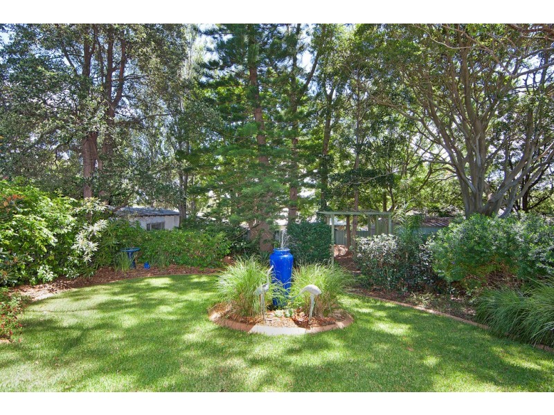 8 Poplars Avenue, Bateau Bay NSW 2261