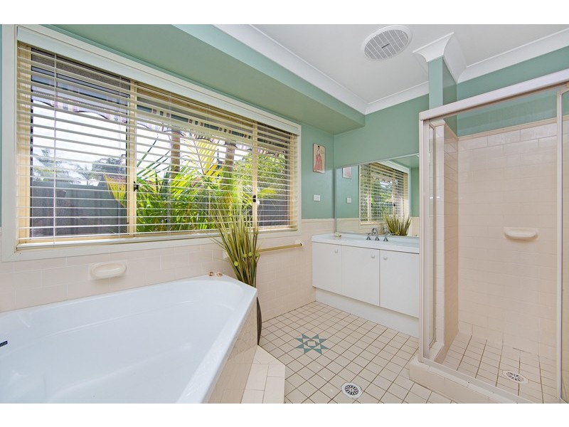 15 Sanctuary Place, Bateau Bay NSW 2261