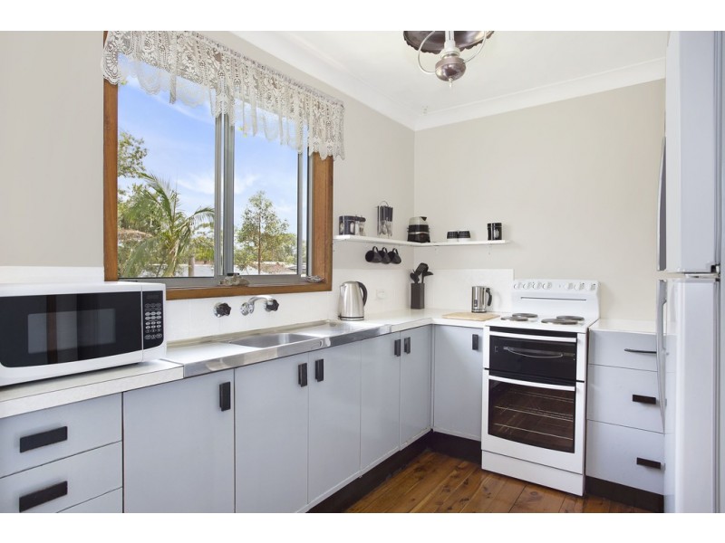 21 Jean Avenue, Berkeley Vale NSW 2261